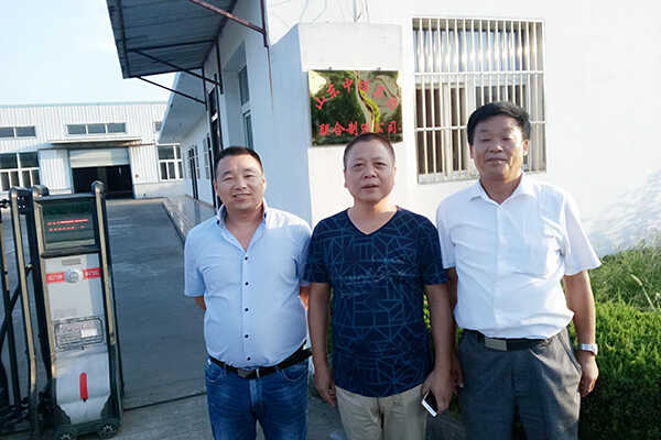 山东中煤集团与某铁路装备制造公司共同设立联合制造公司，双方建立了长期的合作关系